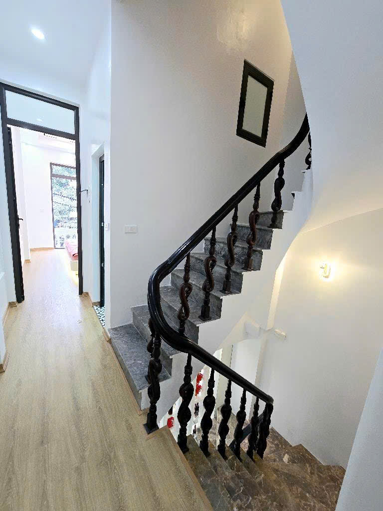 BÁN NHÀ ĐẸP KIM GIANG, HÀ NỘI. 42m2 , 10ty95.  Ô TÔ -NGÕ THÔNG-KINH DOANH-TẶNG NỘI THẤT XỊN-SỔ ĐỎ VUÔNG A4